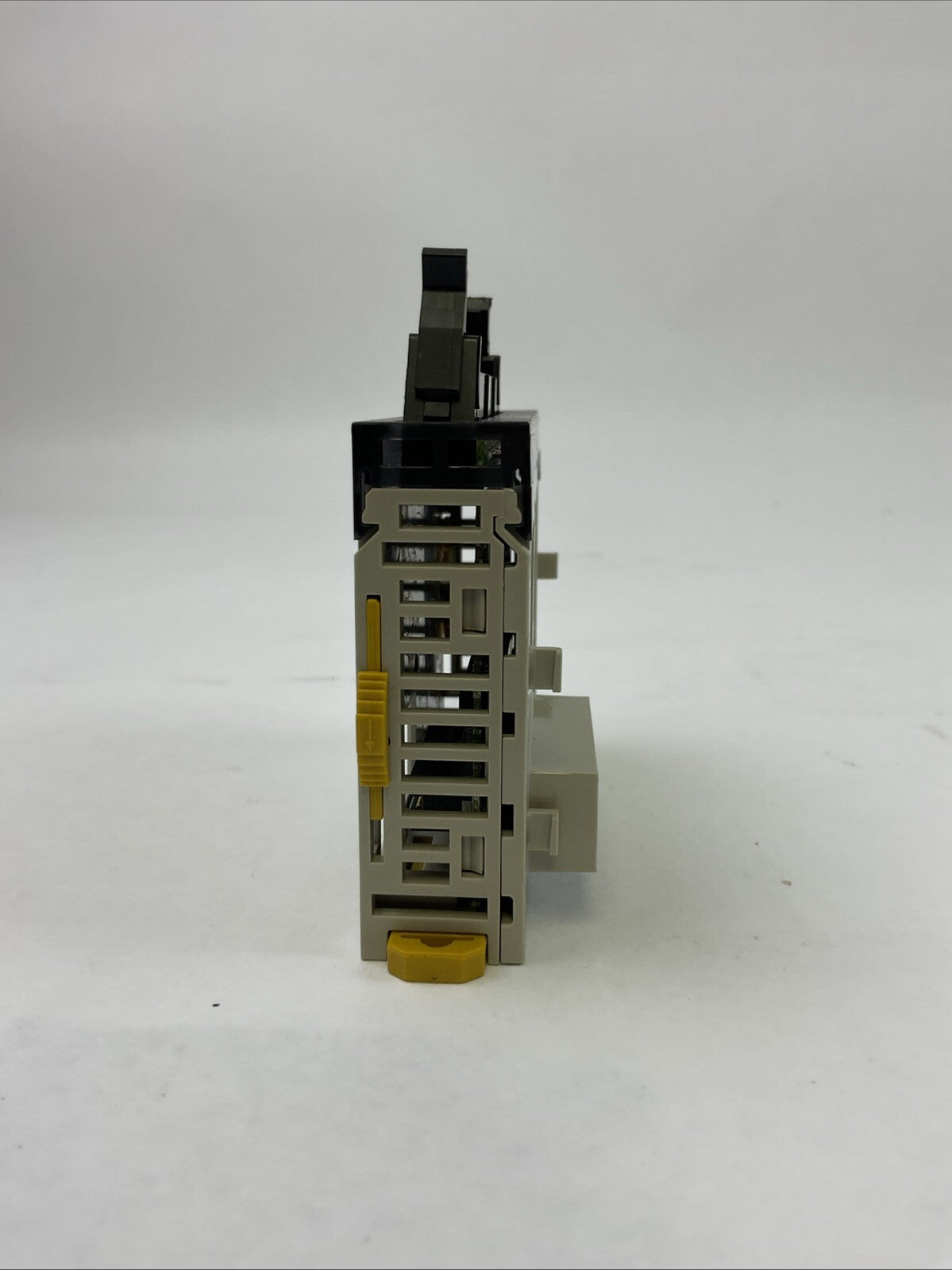 OMRON CJ1W-OD233 OUTPUT UNIT 24VDC 0.5A
