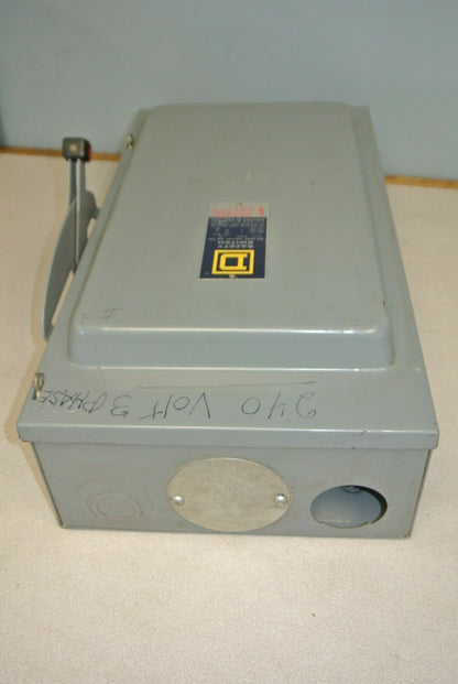 SQUARE D H224N FUSIBLE SAFETY SWITCH / 240V / 200A / H-224-N