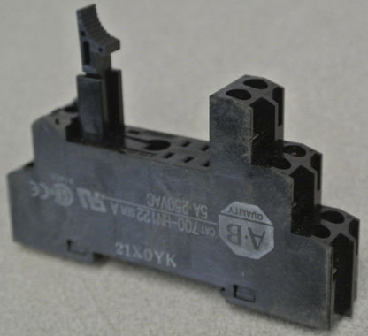 ALLEN-BRADLEY 700-HN122 / 8-BLADE SOCKET / 5A / 250VAC  / LOT of 2