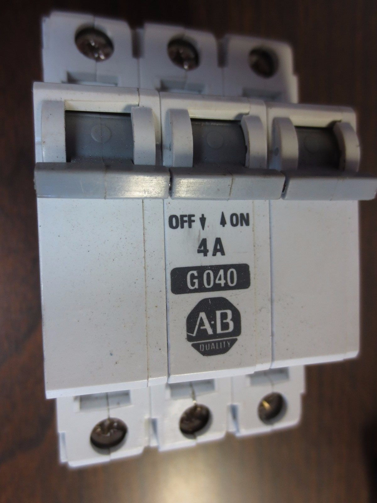 ALLEN-BRADLEY 1492-CB3, Ser. B CIRCUIT BREAKER 4A, 3-POLE - G040