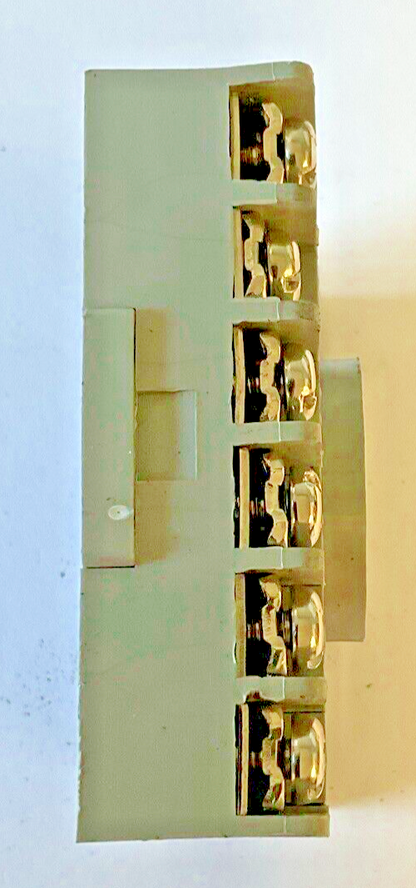 IDEC SR3P-06 RELAY SOCKET BASE 10A 300V ***LOTOF5***