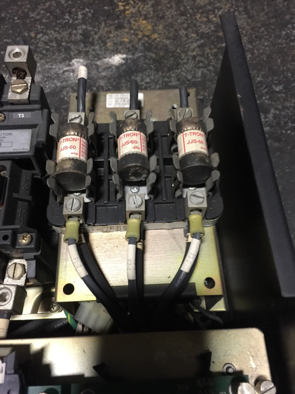 ALLEN BRADLEY 1392-B100-RK-MC-B-D1-F2-F4 AC DRIVE OUTPUT 440VAC 60A 3PH INPUT