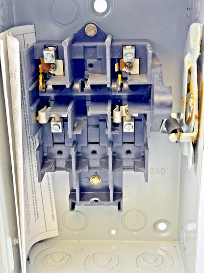 EATON - DG221UGB SER. B - GD SAFETY SWITCH - 30A/ 240VAC/ 2 POLE/ 1 PH/ TYPE 1