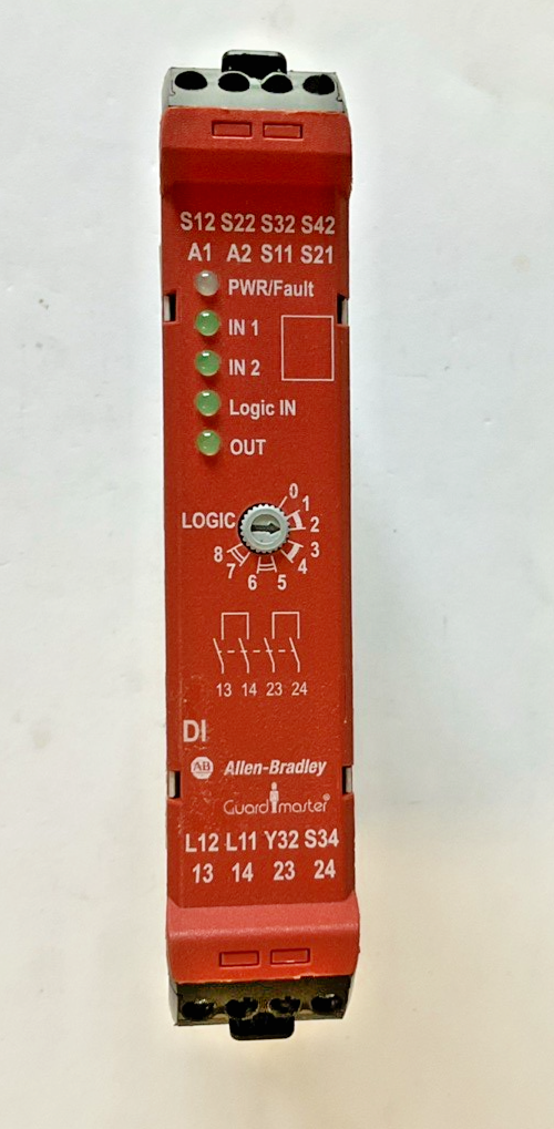 ALLEN BRADLEY 440R-D22R2 SAFETY RELAY SER.A FW 2.01 24VDC GSR DI