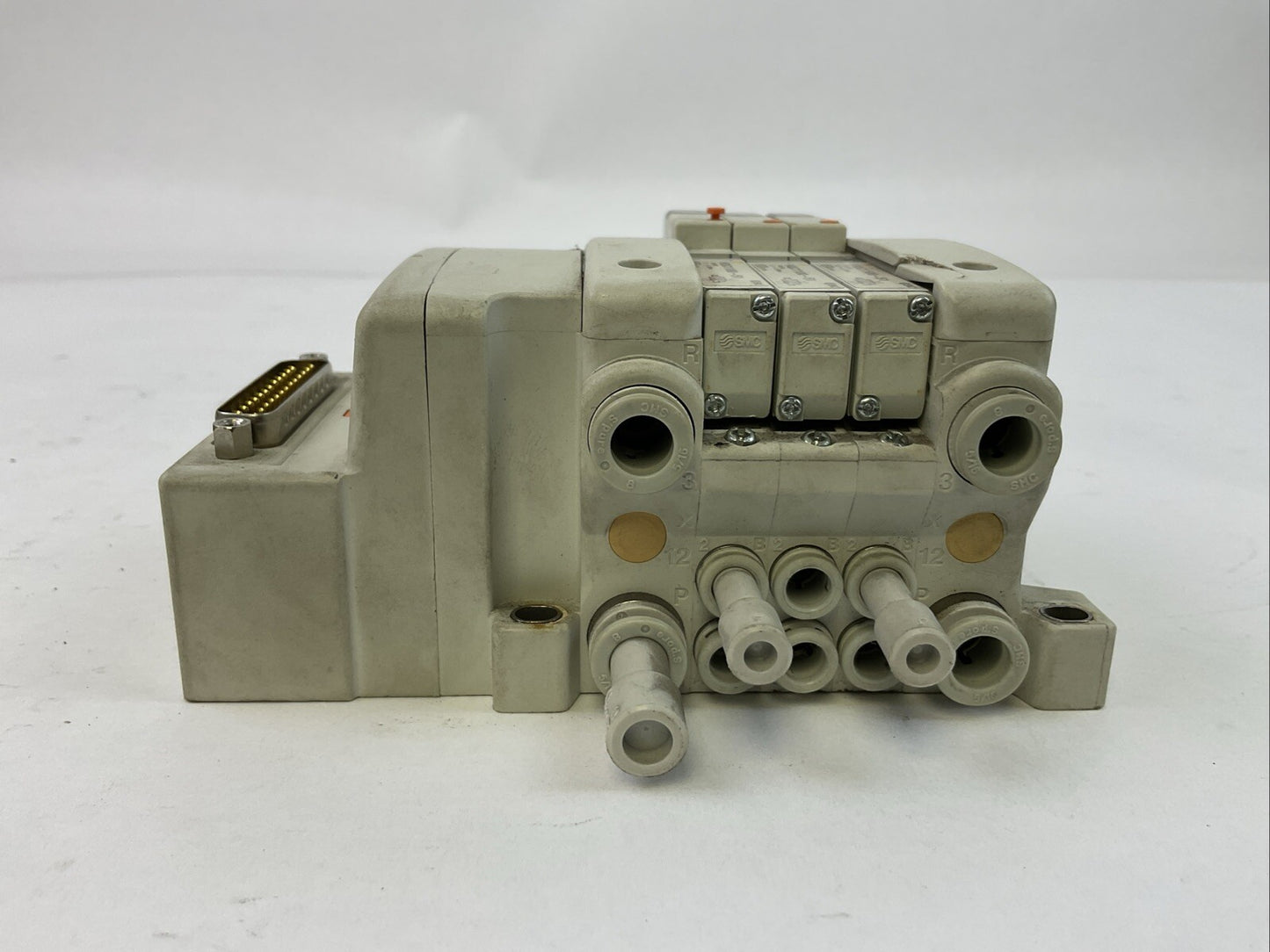 SMC VV5QC11-03C6FD3 MANIFOLD (VQC1400-51 (3) VQC VALVE 0.1-0.7 MPa)