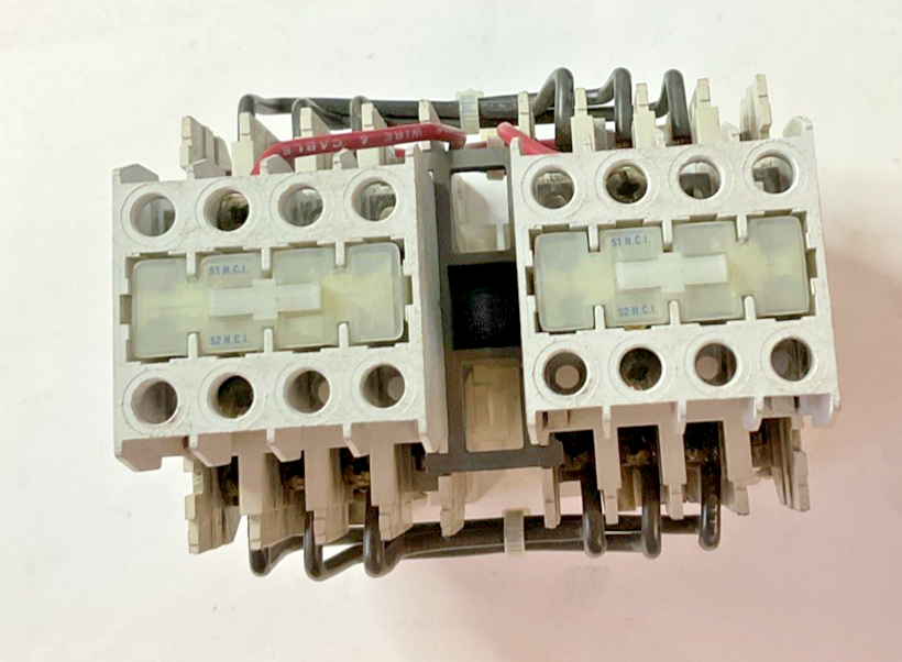 CUTLER HAMMER CE55AN3AB REVERSING  CONTACTOR SIZE A 3POLE 460V 7A 50/60HZ