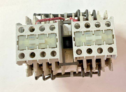 CUTLER HAMMER CE55AN3AB REVERSING  CONTACTOR SIZE A 3POLE 460V 7A 50/60HZ