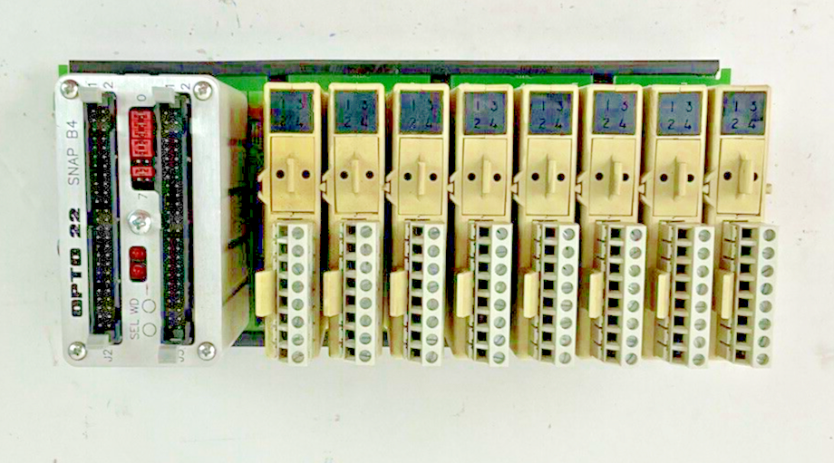 OPTO 22 SNAP8M W/ SNAP-OAC5(8) W/ SNAP B4  8 SLOT MODULE RACK
