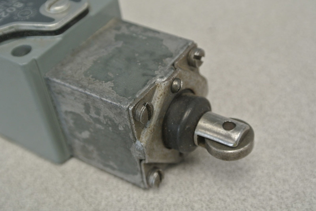 ALLEN-BRADLEY 802T-DU Ser. C / OILTIGHT LIMIT SWITCH / SPRING RETURN NEW SURPLUS