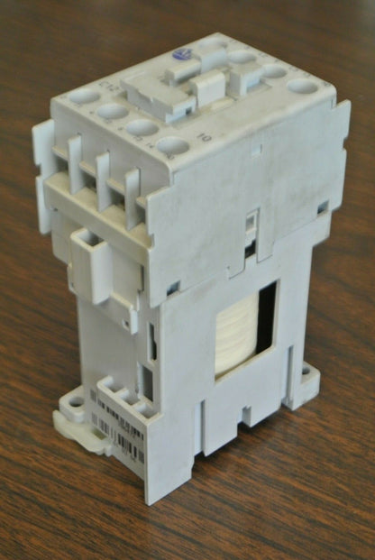 ALLEN-BRADLEY 100-C12Z*10 CONTACTOR / Ser. A / 24VDC