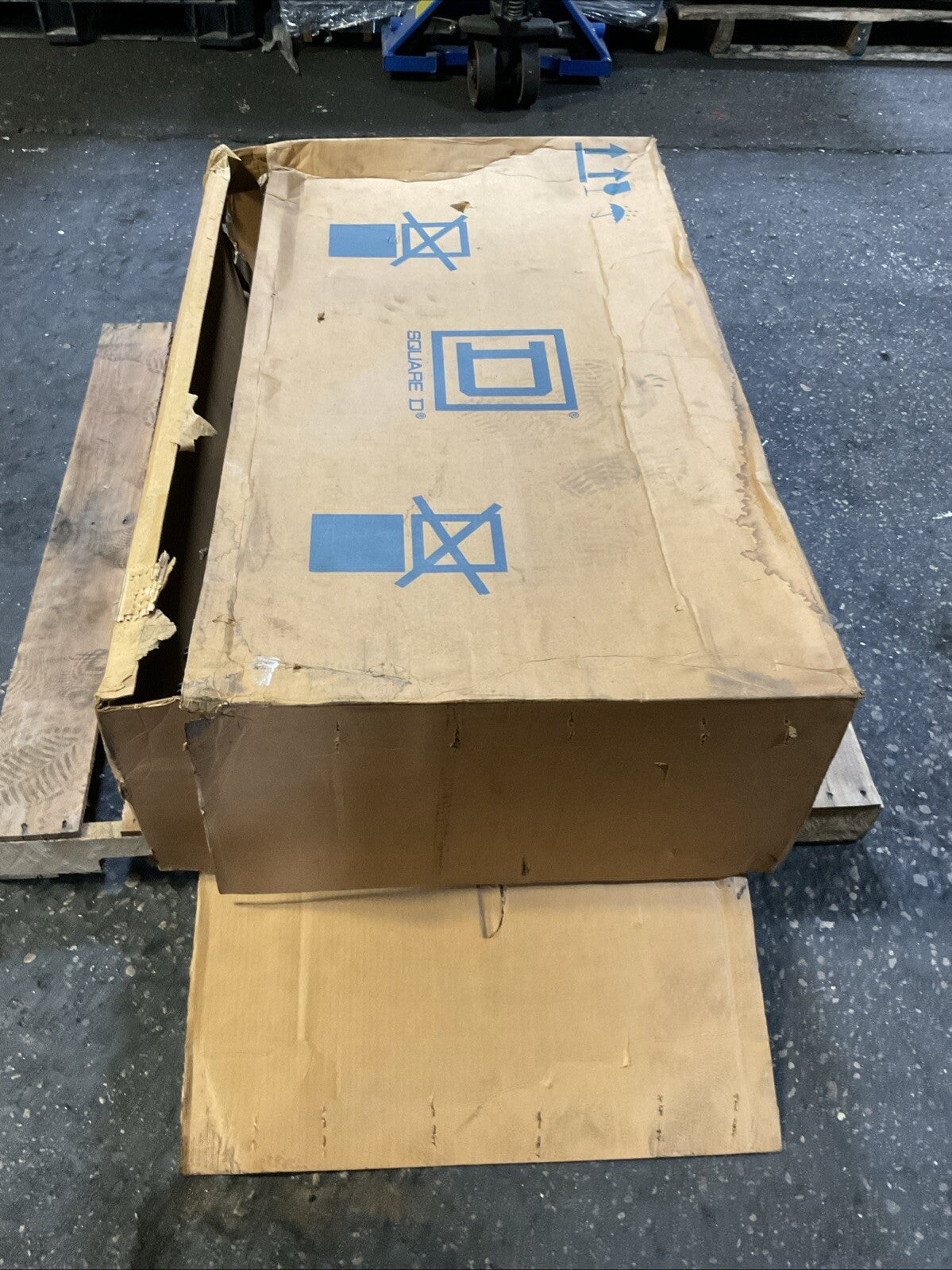 SQUARE D HU365 SER E04  NON FUSIBLE 400AMP 600VAC 3PH 350HP 600VDC 50HP
