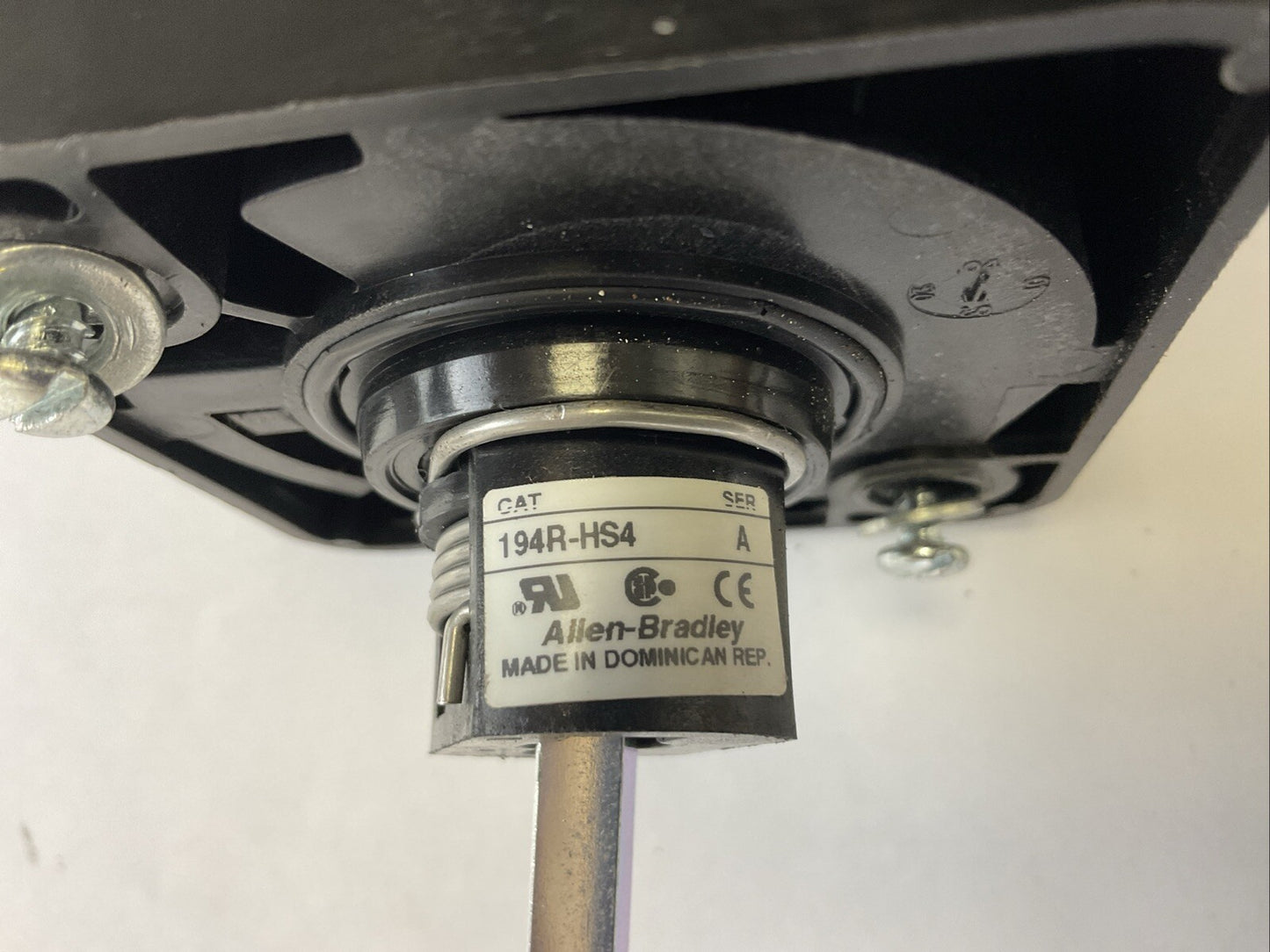 ALLEN BRADLEY 194R-NJ060P3 SER B DISCONNECT SWITCH 194R-HS4 SER A OPERATING HAND