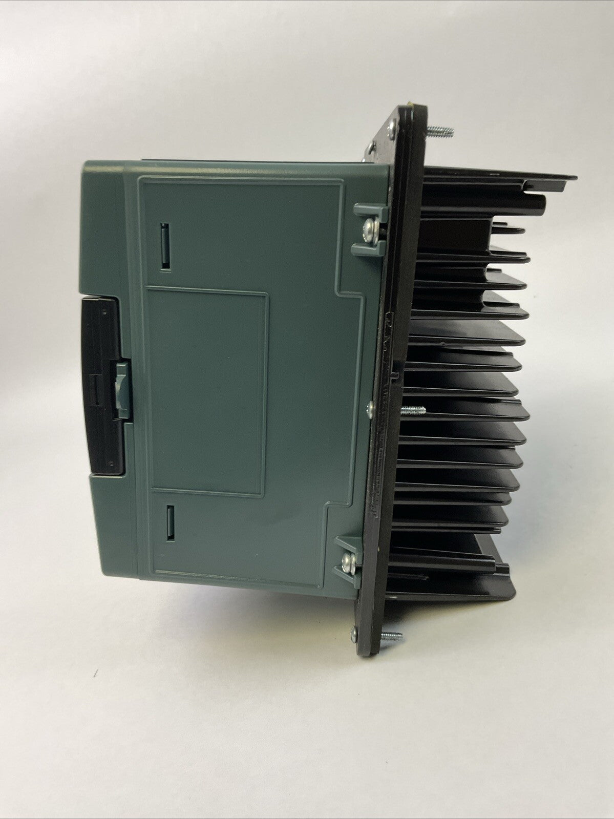 ROCKWELL AUTOMATION 9VT41F-005BTNNN AC DRIVE SER A 400V 3HP FIRMWARE NO 3.001