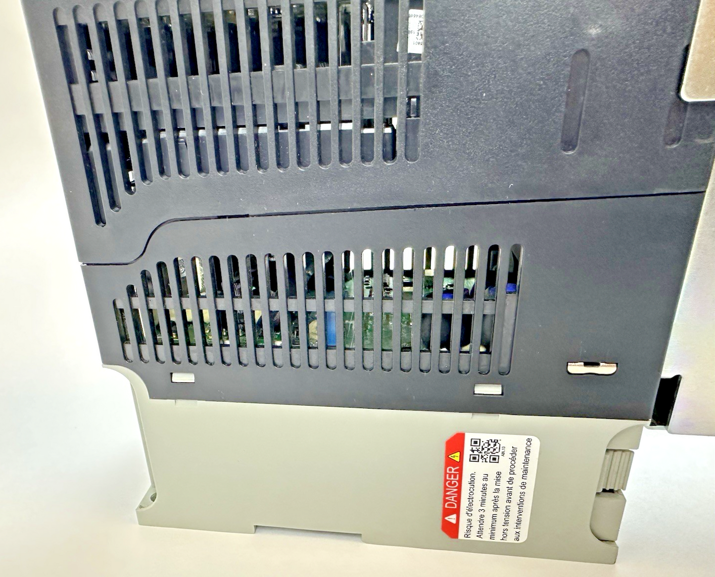 ALLEN BRADLEY 25B-D4P0N104 POWERFLEX 525 AC DRIVE FRN 5.001 SER A W/ 25-JBAA