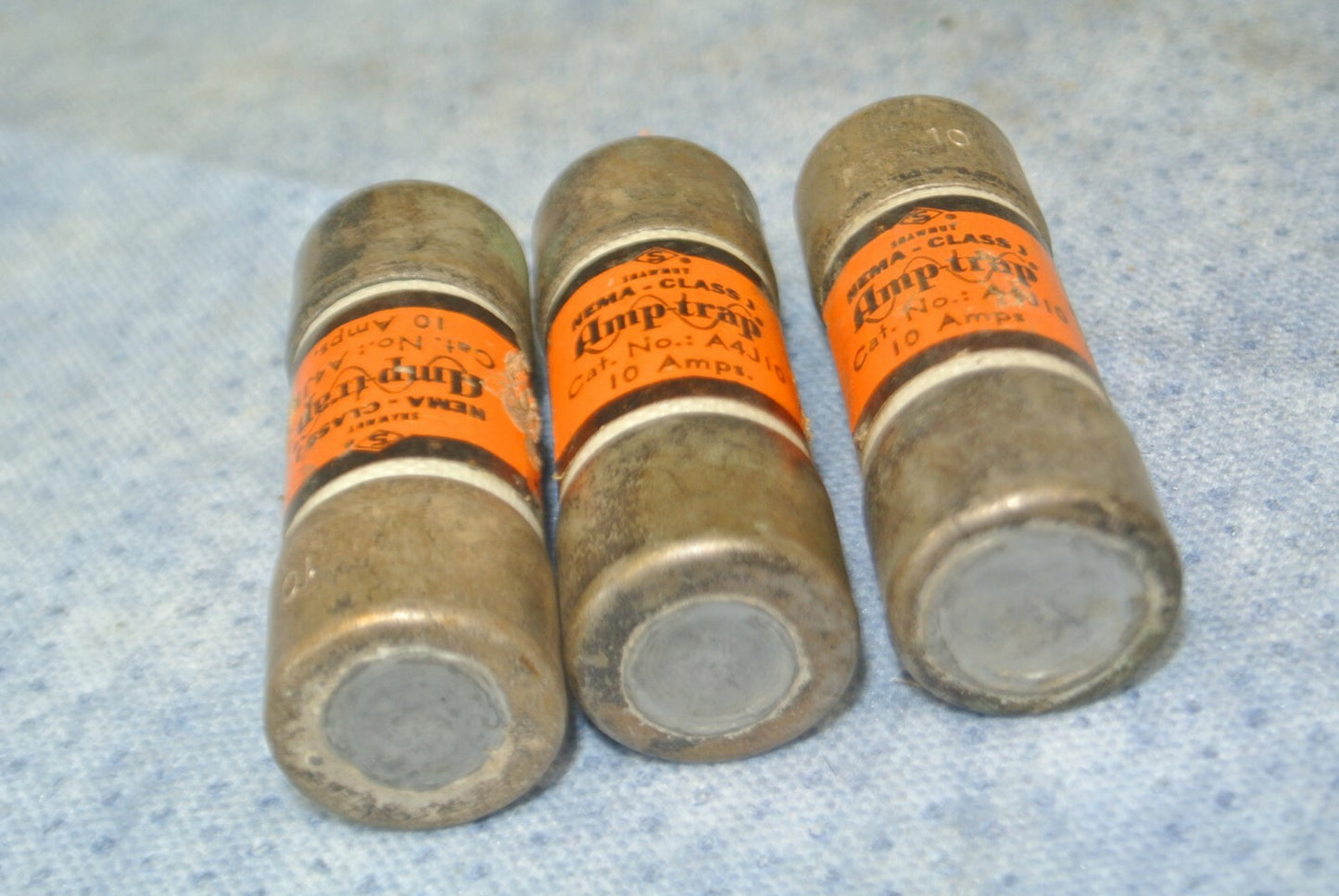 LOT of 3 / GOULD-SHAWMUT A4J10 AMP-TRAP® FUSE / 10A / 600V