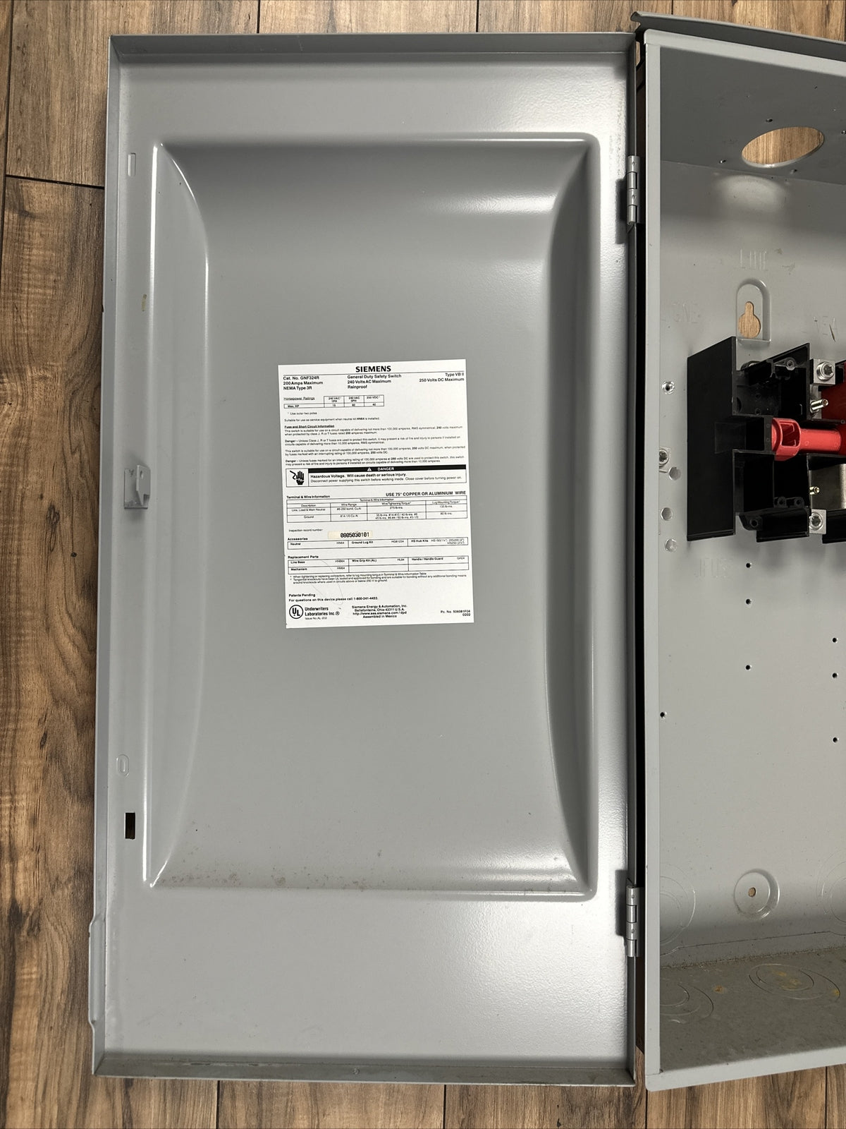 SIEMENS GNF324R TYPE VB II 200A 240VAC 3PH 60HP 240VDC 40HP TYPE 3R NON-FUSIBLE