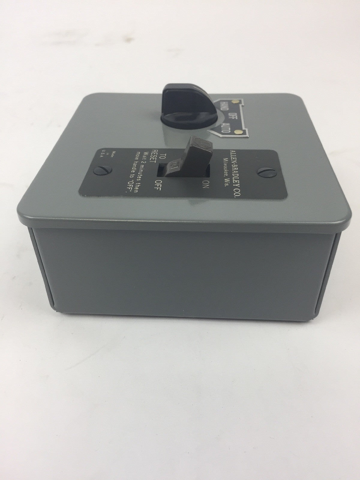 ALLEN BRADLEY 600-TAX9 MANUAL STARTING SWITCH WITH SELECTOR SWITCH 2 POLE NEMA 1