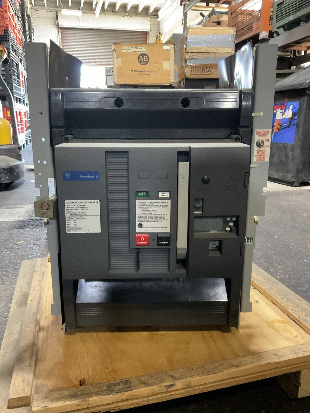 GE SSD40B440 600VAC 3POLE 4000AMP POWER BREAK II STD BREAK CIRCUIT BREAKER