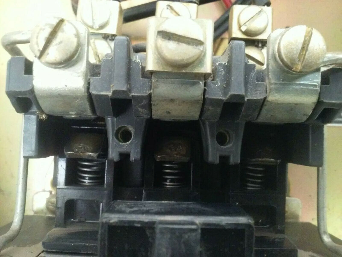 ALLEN BRADLEY SIZE 1 COMBINATION STARTER 872238 SIZE 1 BUL.713 SER. K STARTER