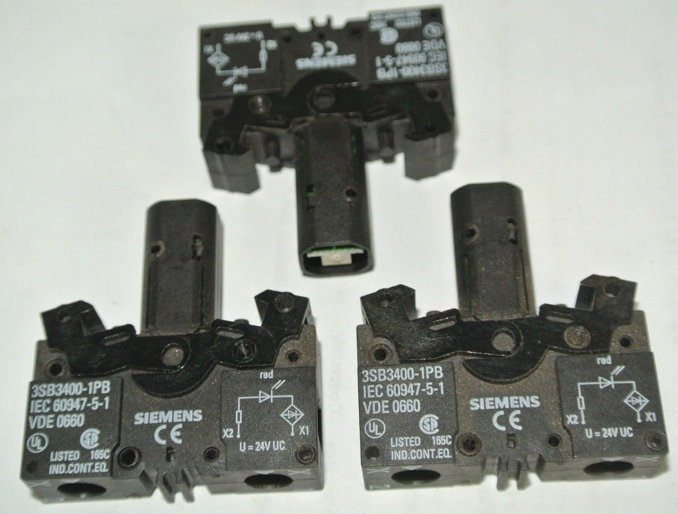 SIEMENS 3SB3400-1PB ACTUATOR/INDICATOR COMPONENT w/ INTEGRATED LED 24V AC/DC