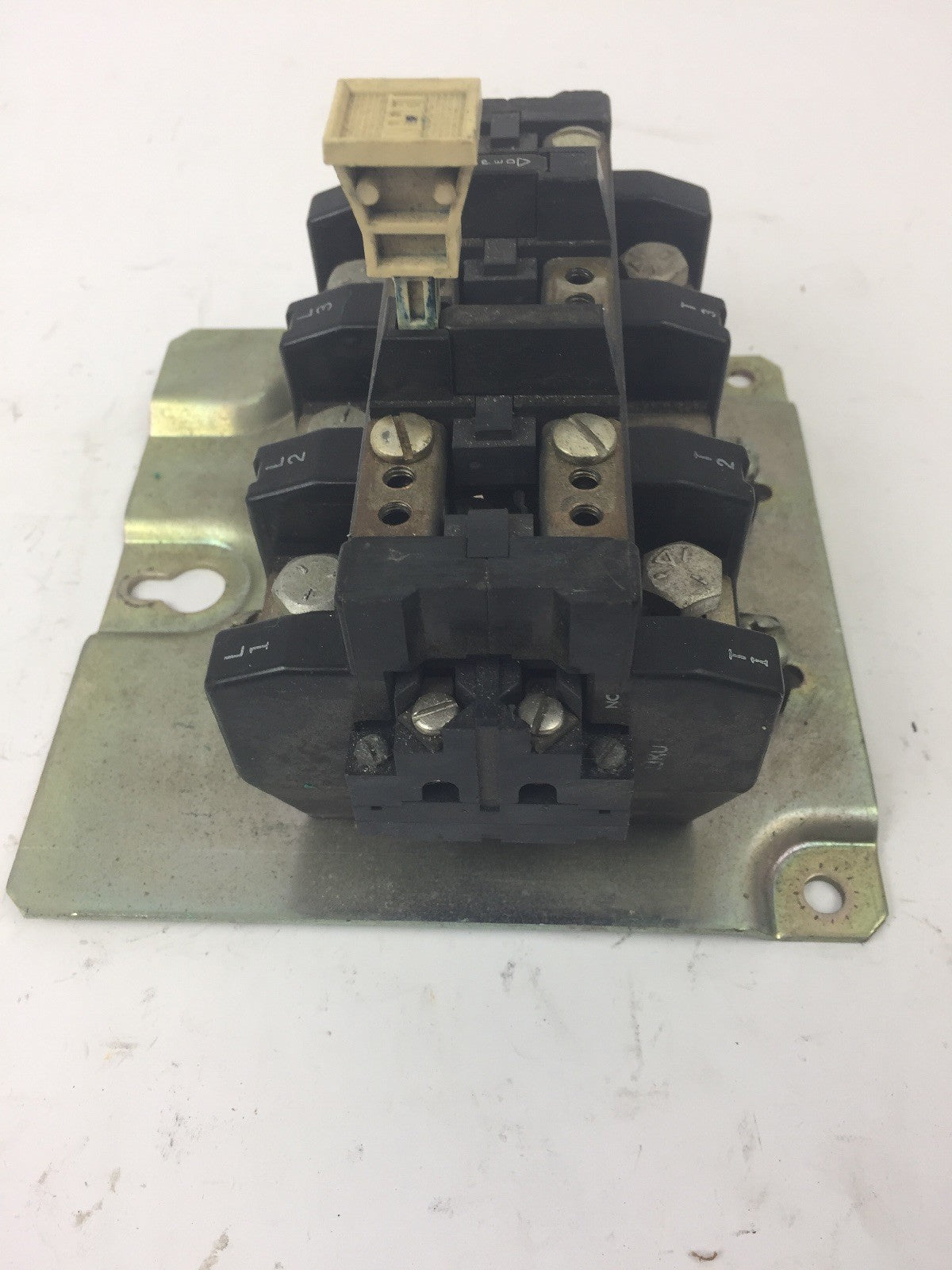 ALLEN BRADELY 592-D0V16 OVERLOAD RELAY SER A 120-600VAC