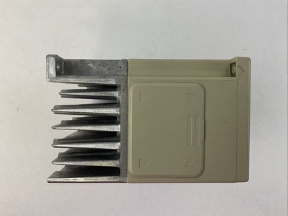 YASKAWA CIMR-V7AM20P4 AC DRIVE OUTPUT 3PH 0-230VAC 0-400HZ 3A INPUT 200-230VAC