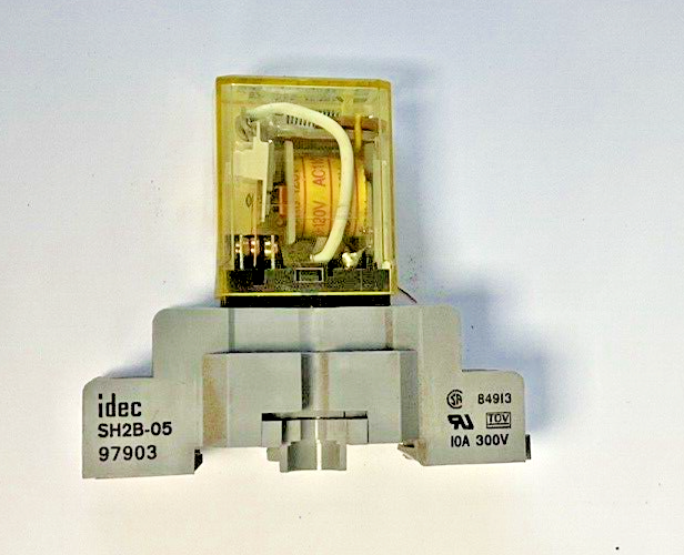 IDEC RH2B-UL RELAY 120VAC 50/60HZ W/ SH2B-05 SOCKET 10A 300V  ***LOTOF2***