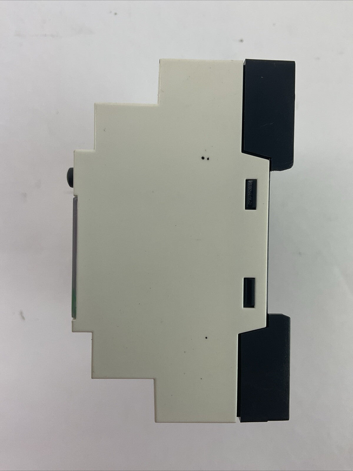 SCHNEIDER ELECTRIC ZELIO SR3 B261BD SMART RELAY 24VDC OUTPUT RELAY 24VDC 240VAC
