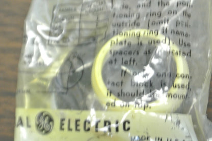GENERAL ELECTRIC CR2940UA202F H.D. OILTIGHT PUSH BUTTON / WHITE / NEW SURPLUS