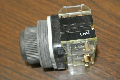 ALLEN-BRADLEY 800H-R2A2 MOMENTARY CONTACT PUSH BUTTON / BLACK / NEW SURPLUS