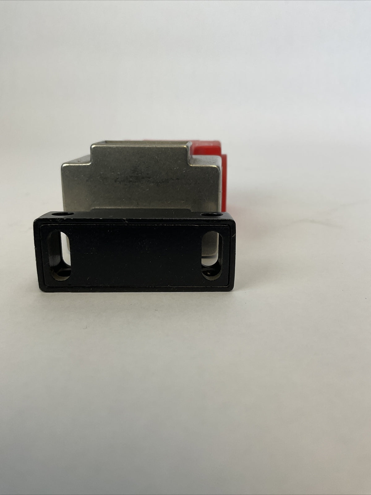 ALLEN BRADLEY 440K-T11368 GUARD MASTER SER B SAFETY INTERLOCK SWITCH