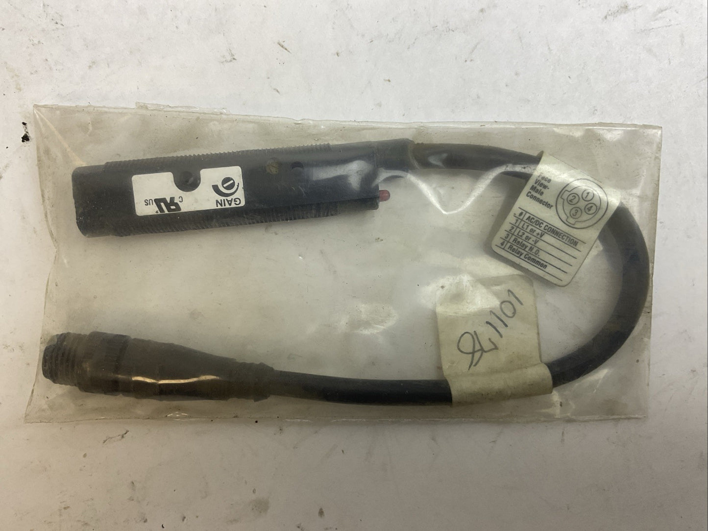CUTLER HAMMER 14150AD04 PRISM SERIES SER A1 20-132VAC 10-30VDC PHOTOELECTRIC