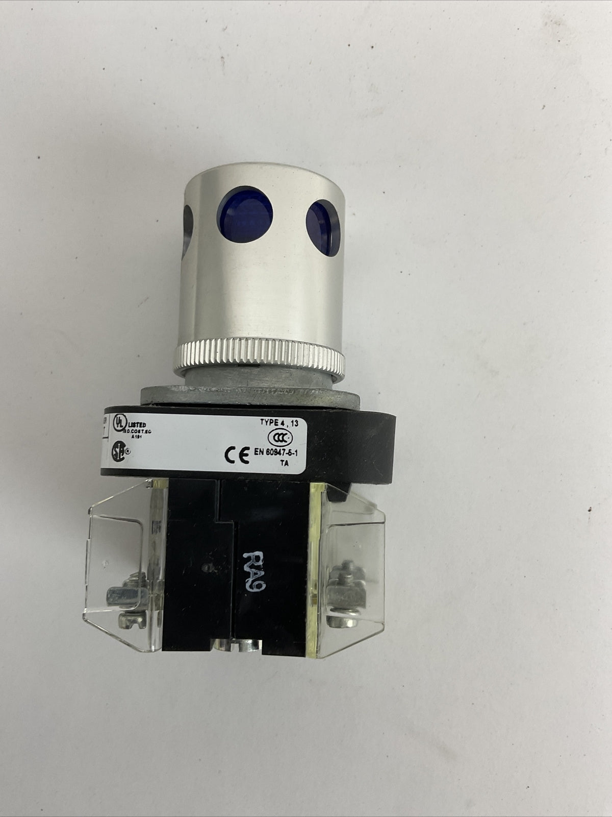 ALLEN BRADLEY 800T-QA24BD1 SER T  24V BLUE LENS ILLUMINATED TYPE 4,13