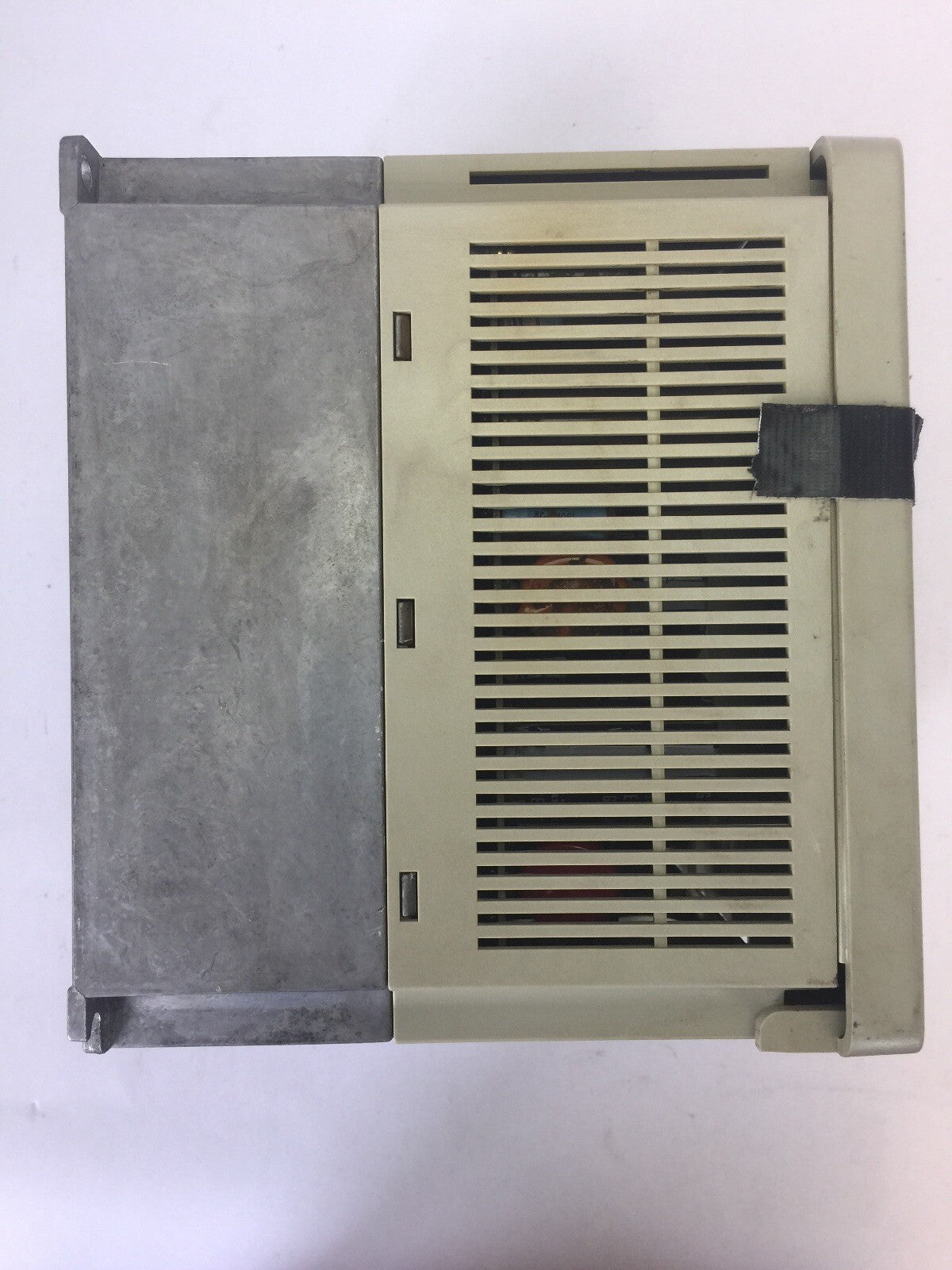 ALLEN BRADLEY 1305-BA06A AC DRIVE INPUT 380-460V 5.8A OUTPUT 380-460V 6.0A 3HP