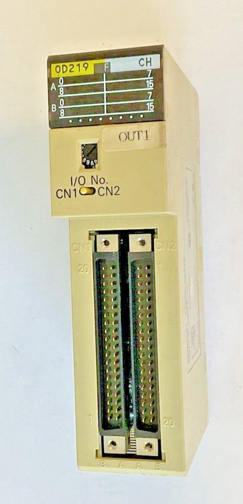 OMRON C200H-0D219 OUTPUT UNIT 24VDC 0.1A/POINT, 6.4A/UNIT ***LOTOF3***