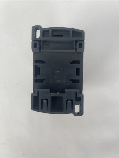 TELEMECANIQUE/ SCHNEIDER ELEC LC1D09 CONTACTOR 25A 600VAC 7.5HP COIL 24V 50/60HZ