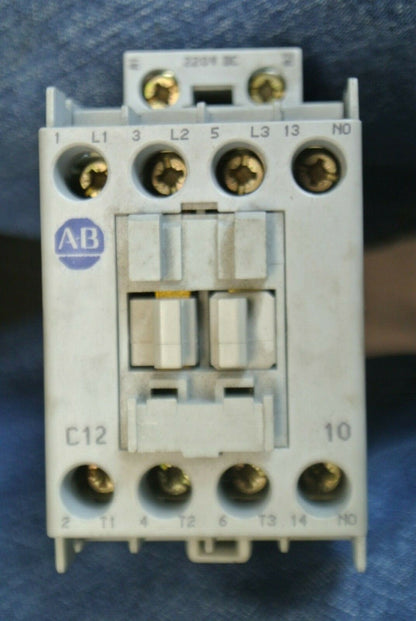 ALLEN-BRADLEY 100-C12Z*10 CONTACTOR / Ser. A / 24VDC