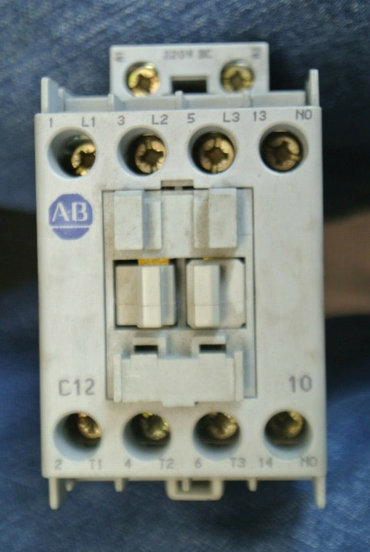 ALLEN-BRADLEY 100-C12Z*10 CONTACTOR / Ser. A / 24VDC