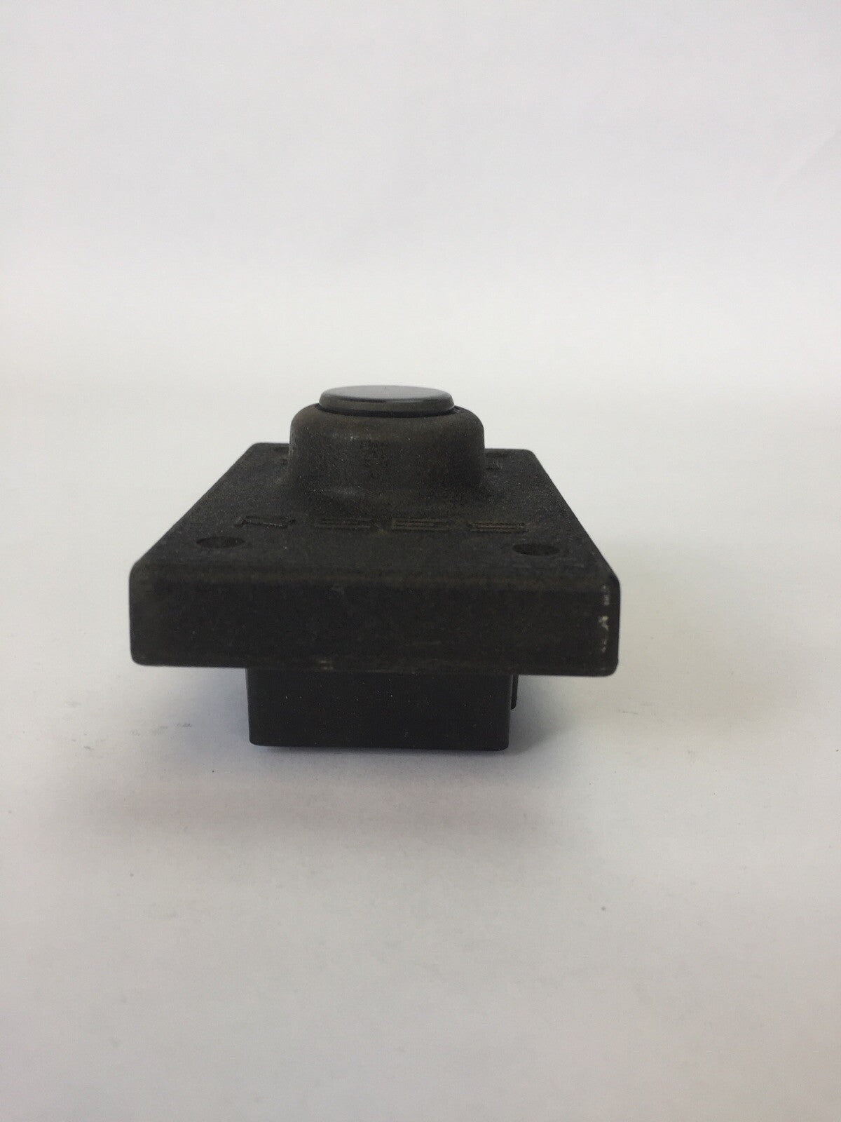 REES 00294-001 BLACK PUSHBUTTON SWITCH