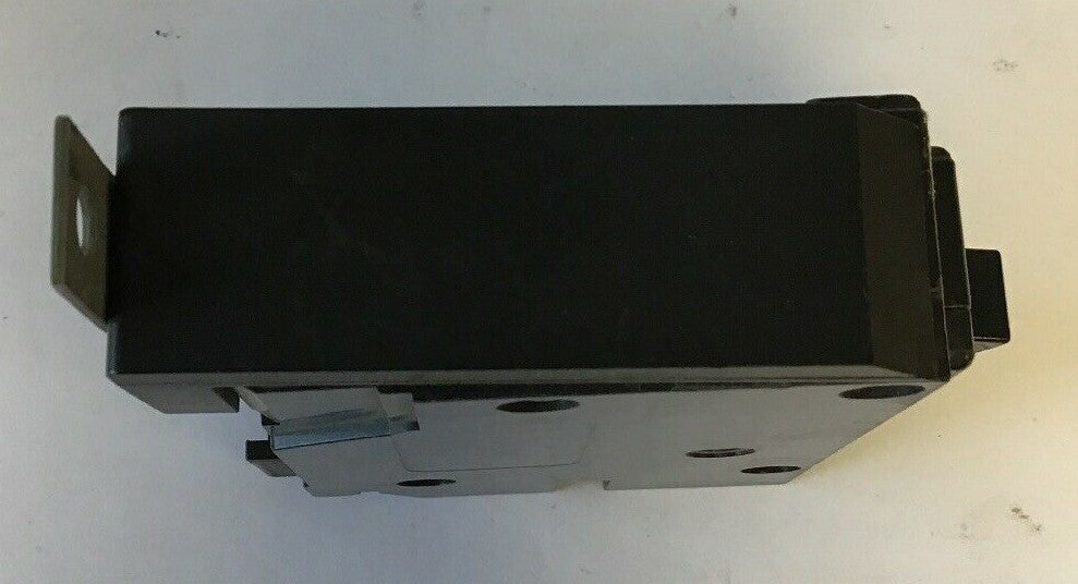 CUTLER HAMMER GHQ1020 20A QUICKLAG CIRCUIT BREAKER 277VAC***LOTOF2***