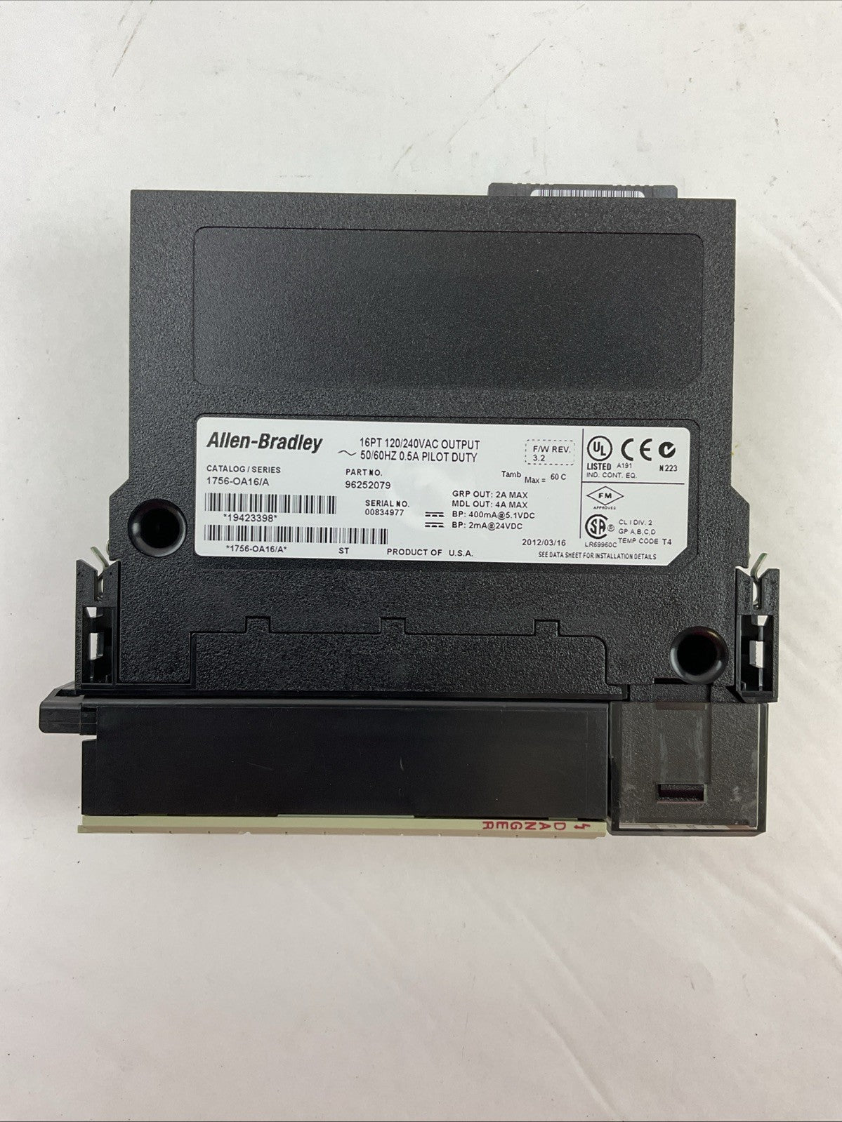 ALLEN BRADLEY 1756-OA16 SER A FW 3.2 16 PT 120/240VAC OUTPUT 50/60HZ 0.5A PILOT