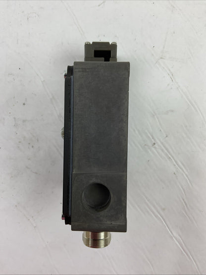 EUCHNER TZ1LE024RC18VAB-C1826 SAFETY SWITCHAC-15 4A 110V DC-13 4A 24V