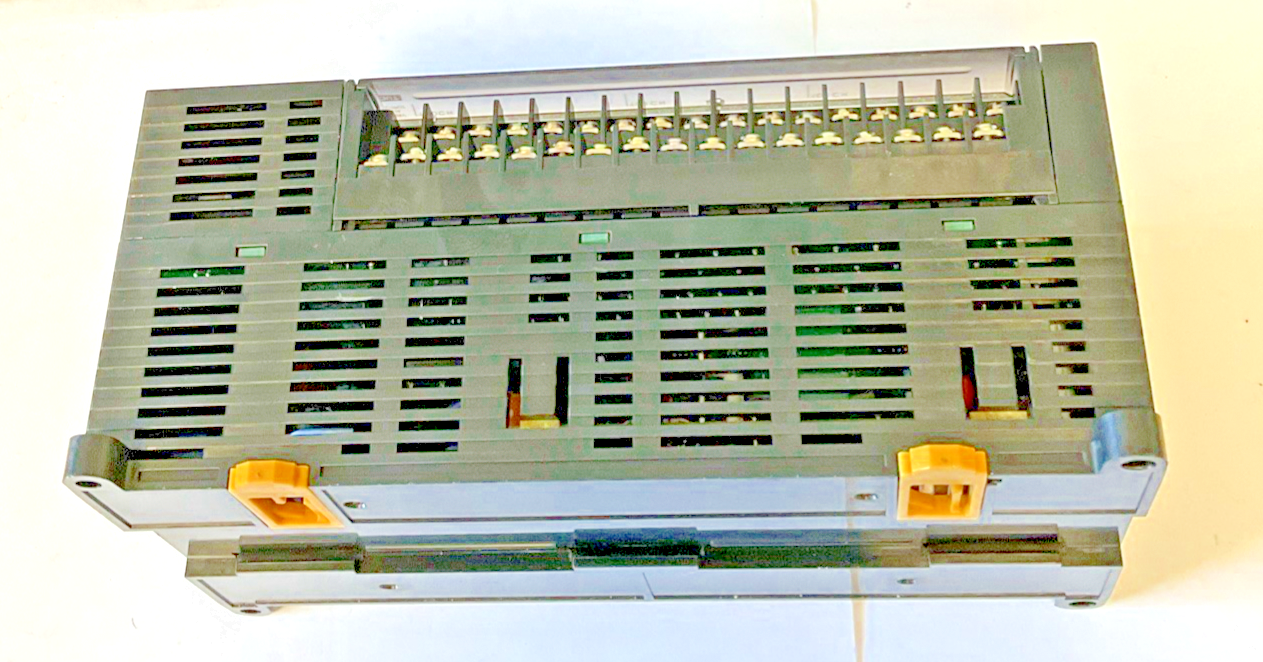 OMRON CP1L-M60DR-A PROGRAMMABLE CONTROLLER VER.1.0 240VAC 50/60HZ 50VA 24VDC