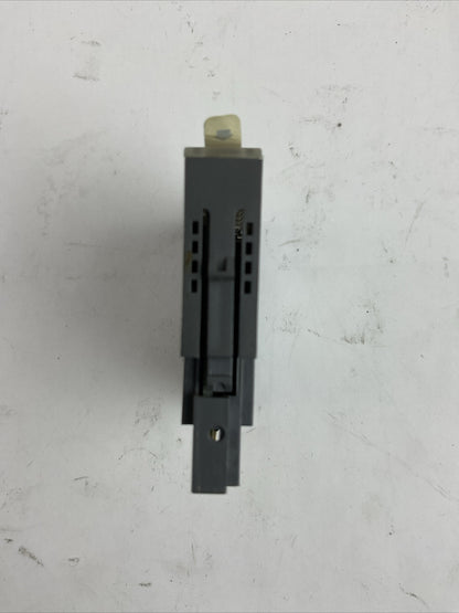 ALLEN BRADLEY 1734-OB8 OUTPUT MODULE SER C REV A02 F/W REV 3.020 OUTPUT 24VDC