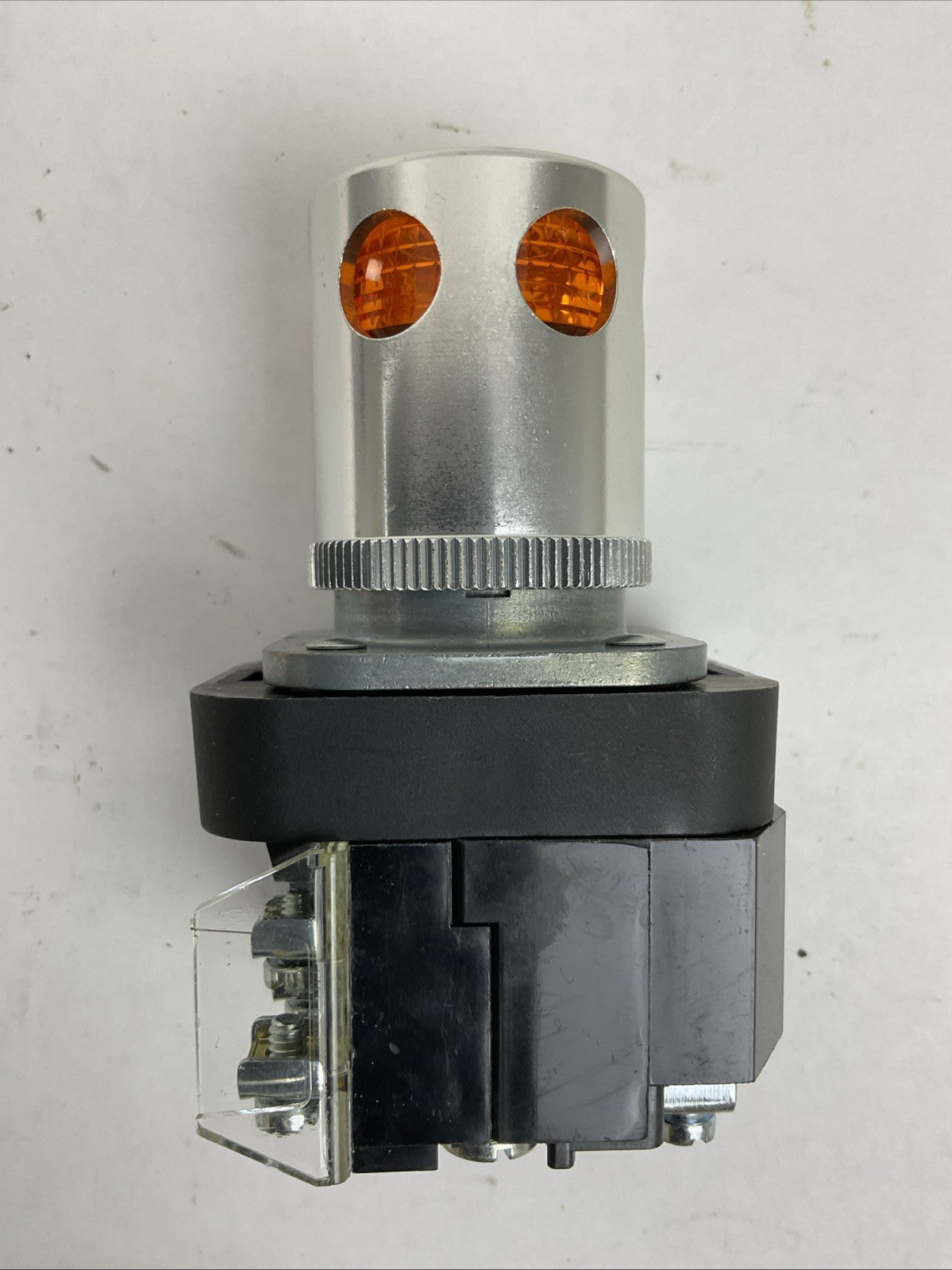 ALLEN BRADLEY 800T-PA16A SER T 120VAC ILLUMINATED TYPE W/GUARD AMBER PUSHBUTTON