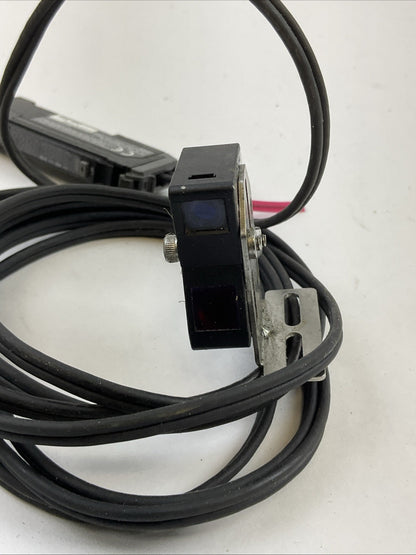 KEYENCE LV-N11CN 24VDC LV-NH37 SENSOR