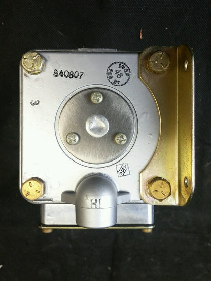 BARKSDALE DPD2T-A3 PRESSURE OR VACUUM ACTUATED SWITCH