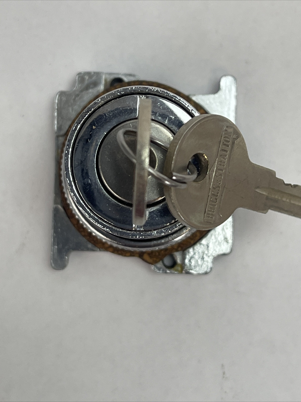 CUTLER HAMMER 10250T15254 SELECTOR SWITCH KEY OPER. 3 POS. MAIN. CAM 5