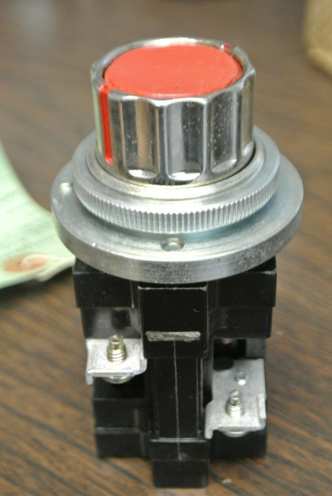 CUTLER-HAMMER 10250H384A12 PUSH BUTTON ELEMENT H.D. / RED / FLUSH / NEW SURPLUS