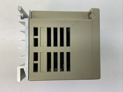 YASKAWA CIMR-V7AM20P2 AC DRIVE OUTPUT 3PH 0-230VAC 0-400HZ 1.6A INPUT 200-230VAC